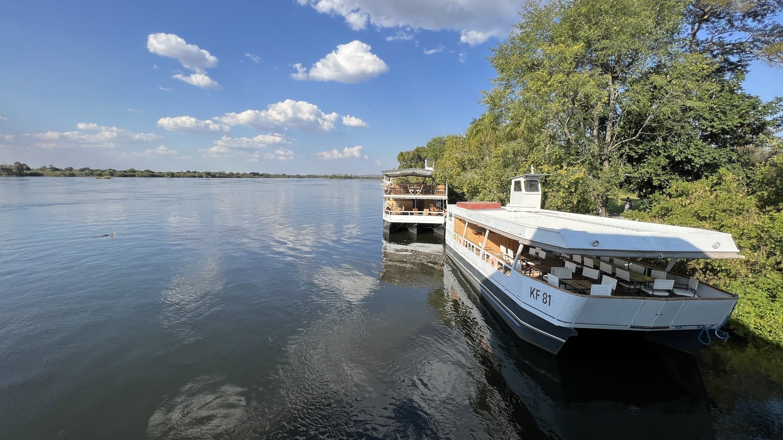 Safari river boats